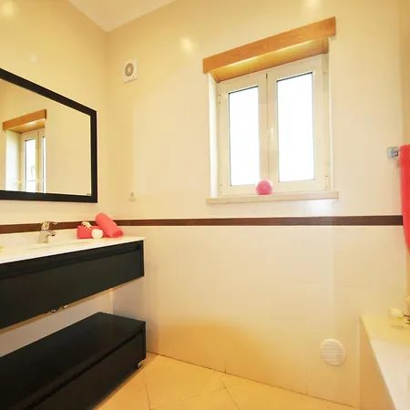 Villa In Albufeira With Private Pool & Beaches 别墅 *