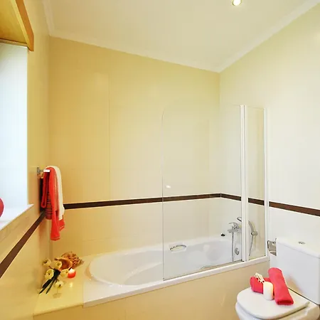 Villa In Albufeira With Private Pool & Beaches Албуфейра