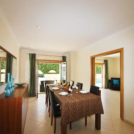 Villa In Albufeira With Private Pool & Beaches *