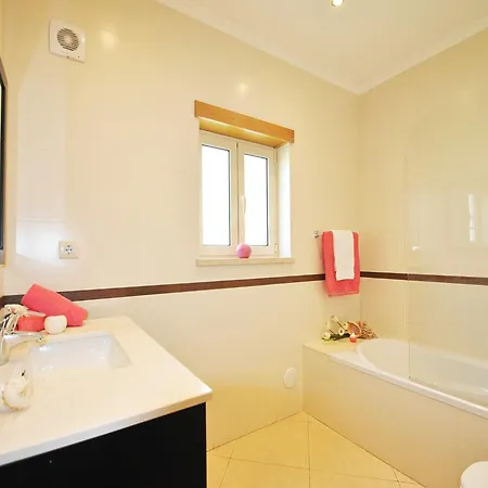 Villa In Albufeira With Private Pool & Beaches וילה *