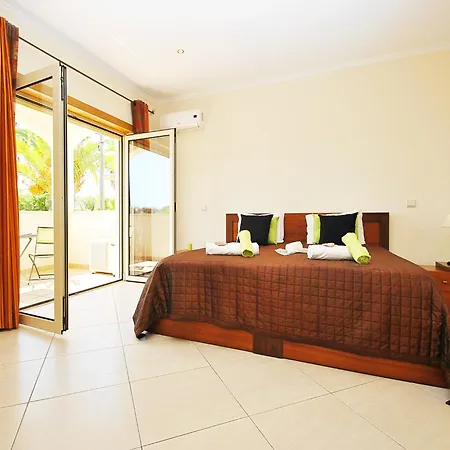 Villa In Albufeira With Private Pool & Beaches וילה *